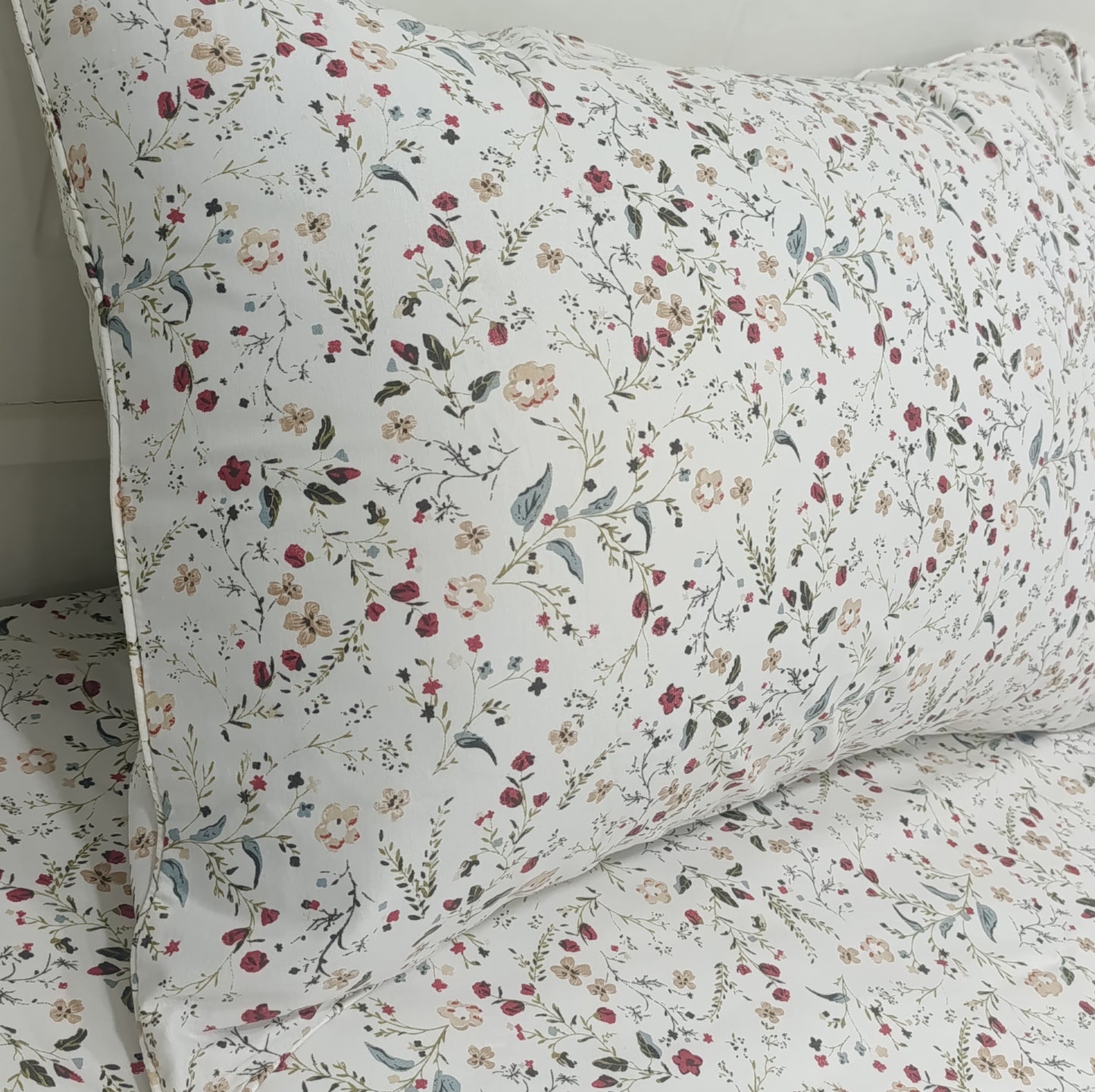 طقم شرشرف سرير قطن مطبوعة - 3 قطع - زهور حمراء