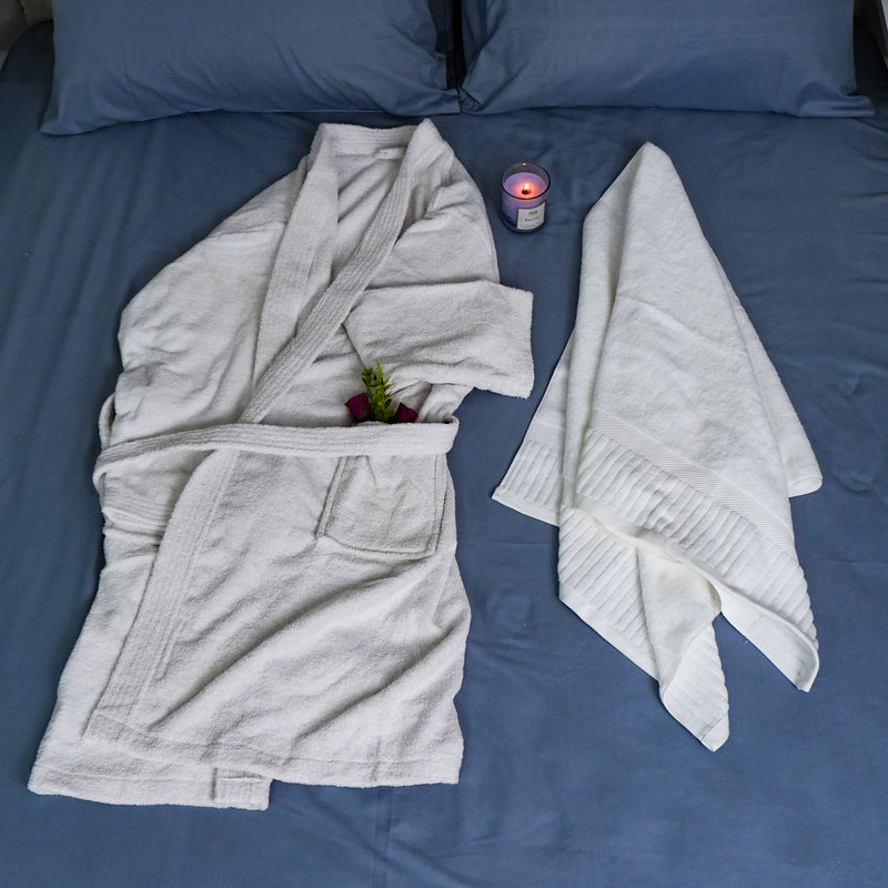 3-Piece White Hotel Bath Set – Bathrobe, 70×140 Towel & 50×70 Face Towel